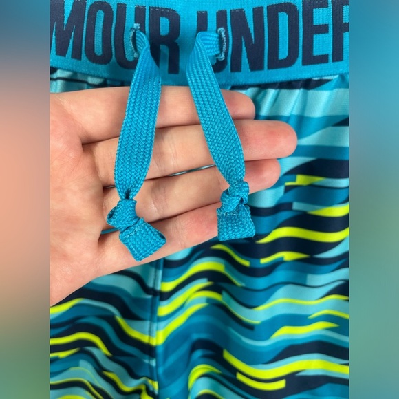 Under Armour Blue Neon Loose Fit Heatgear Drawstring Patterned Athletic Shorts - Picture 10 of 10